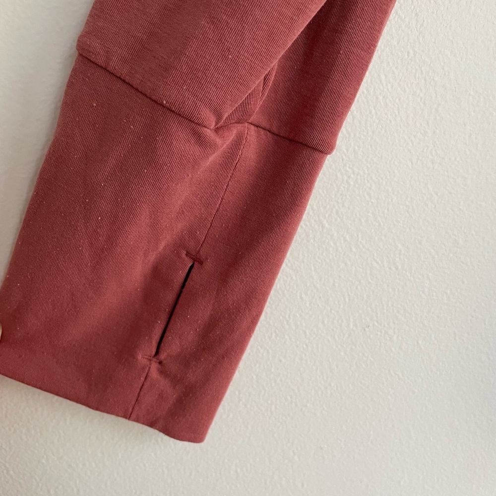 GAP Fit Long Sleeve Side Ruched Maternity Tee Size M - Picture 4 of 7